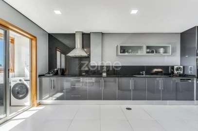 Apartamento T2 para Venda em Escapães