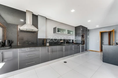 Apartamento T2 para Venda em Escapães
