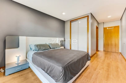 Apartamento T2 para Venda em Escapães