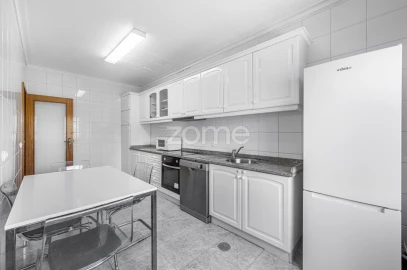 Apartamento T2 para Venda em Mafamude e Vilar do Paraíso