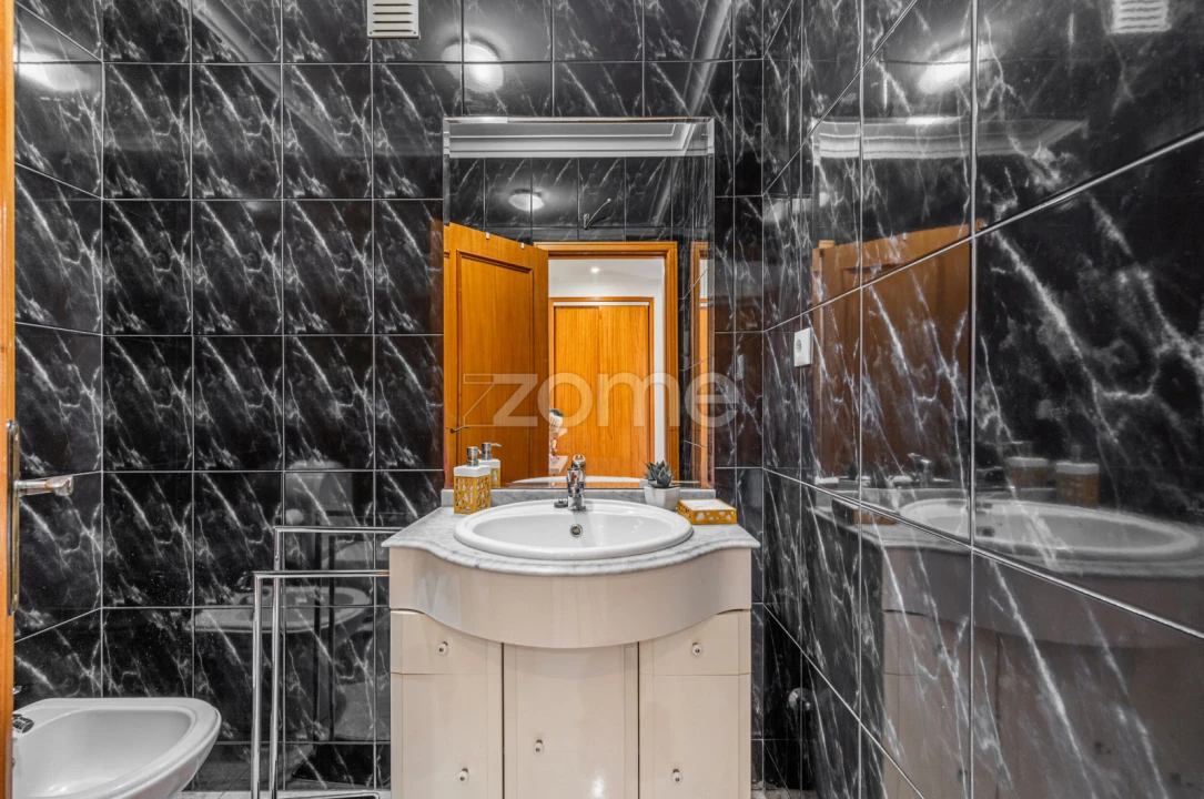 Apartamento T2 para Venda em Mafamude e Vilar do Paraíso Foto 13