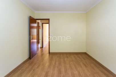 Apartamento T3 para Venda em Lordelo do Ouro e Massarelos