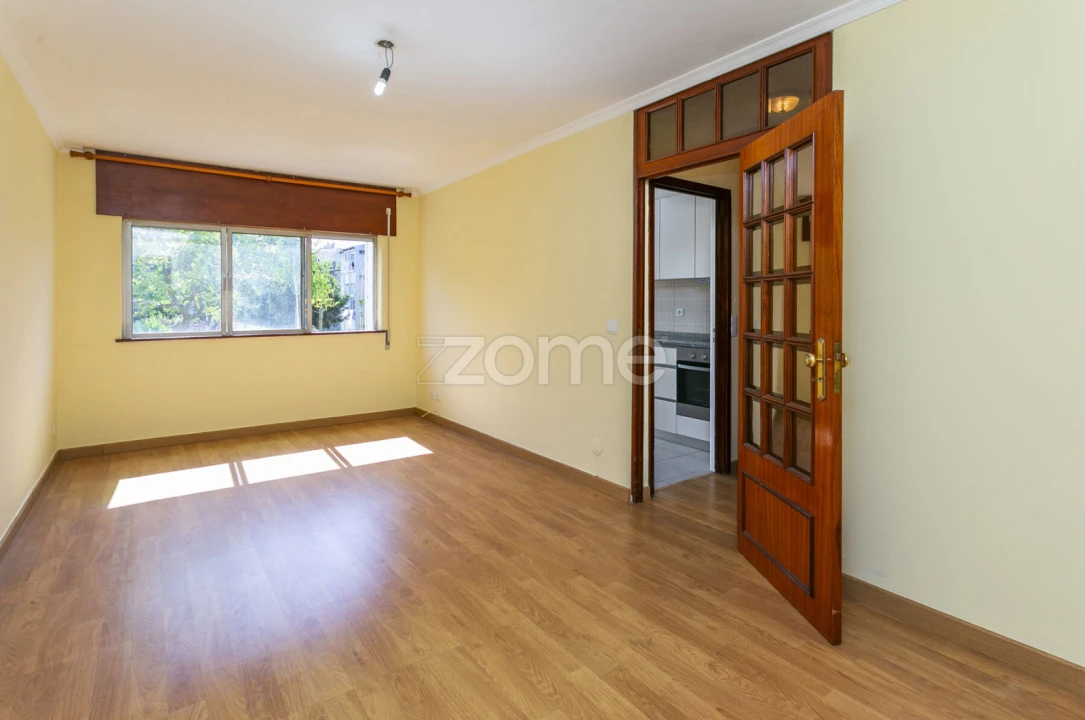 Apartamento T3 para Venda em Lordelo do Ouro e Massarelos Foto 2