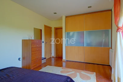 Moradia T4 para Venda em Folhadela