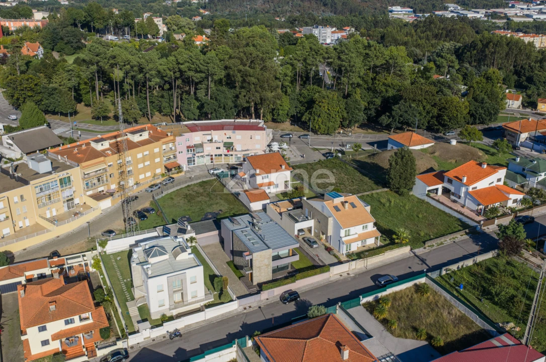 Moradia T4 para Venda em São João da Madeira Foto 54