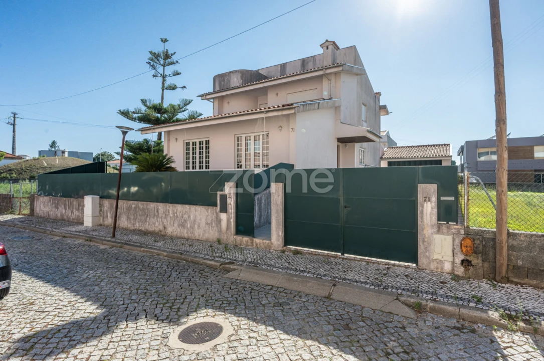 Moradia T4 para Venda em São João da Madeira Foto 58