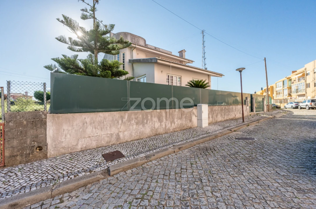 Moradia T4 para Venda em São João da Madeira Foto 1