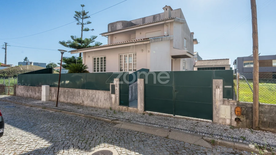 Moradia T4 para Venda em São João da Madeira