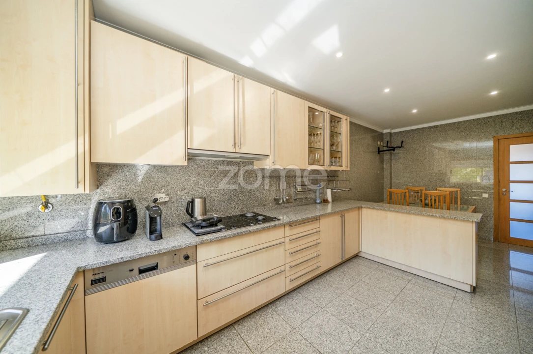 Moradia T3 para Venda em Creixomil Foto 17