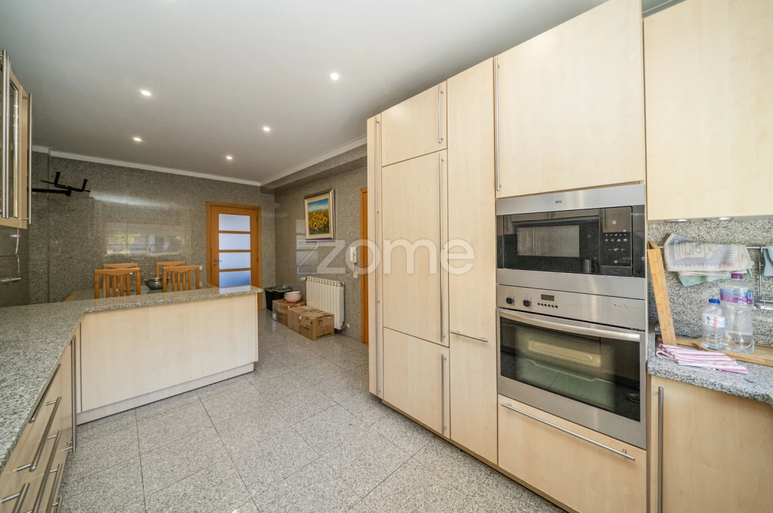 Moradia T3 para Venda em Creixomil Foto 18