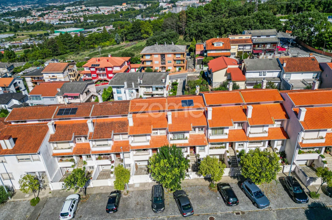 Moradia T3 para Venda em Creixomil Foto 2