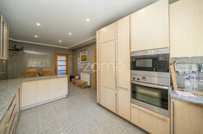 Moradia T3 para Venda em Creixomil