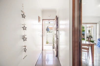 Moradia T4 para Venda em São Domingos de Rana