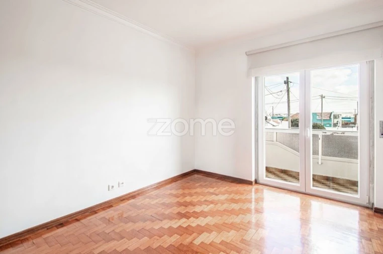 Moradia T4 para Venda em São Domingos de Rana Foto 25