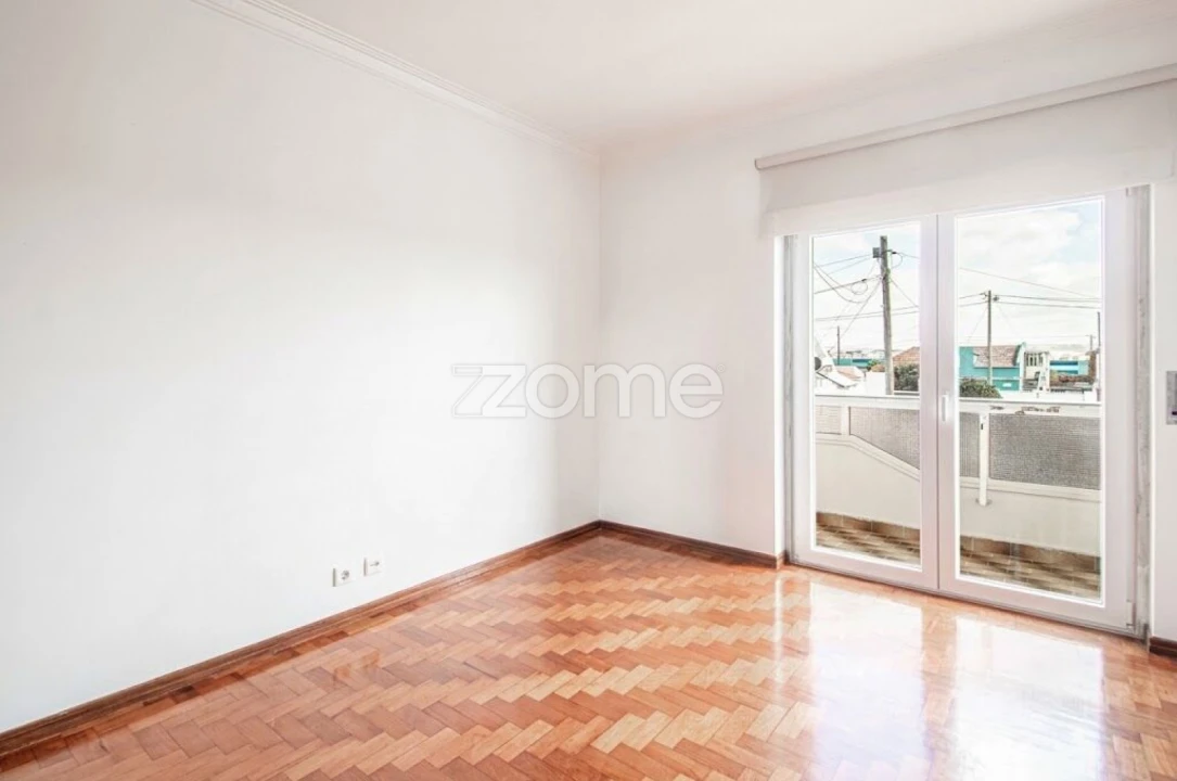 Moradia T4 para Venda em São Domingos de Rana Foto 25