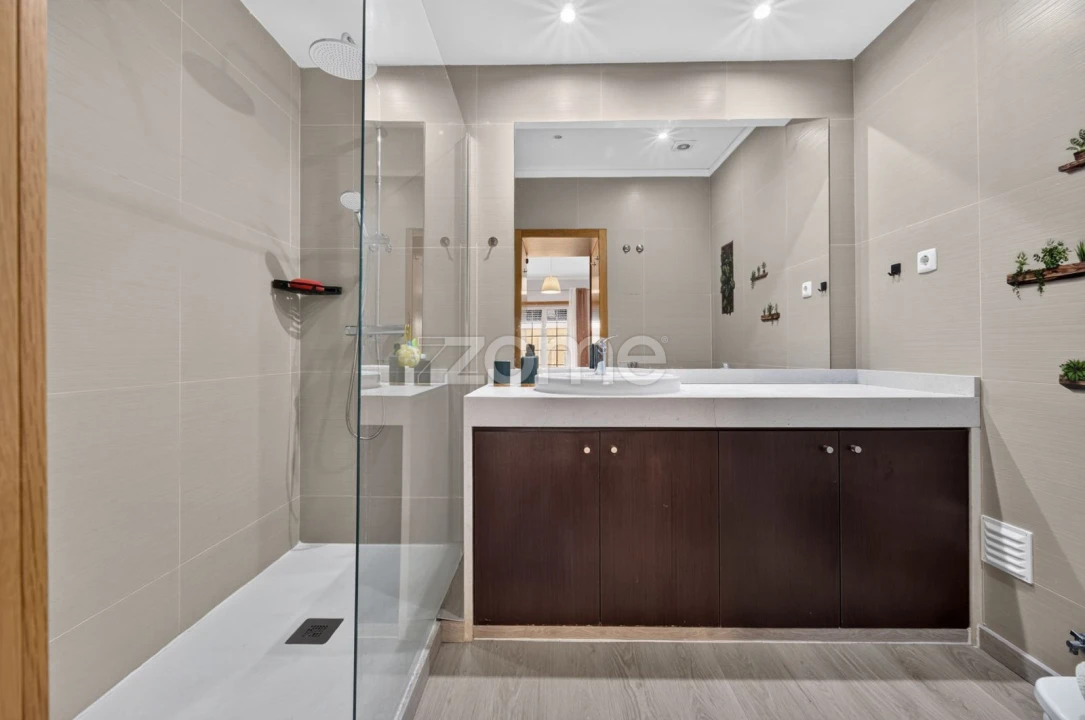Apartamento T3 para Arrendamento em Águas Livres Foto 32