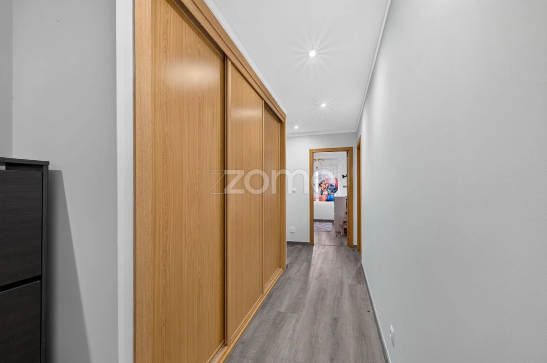 Apartamento T3 para Arrendamento em Águas Livres Foto 34