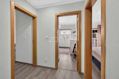 Apartamento T3 para Arrendamento em Águas Livres