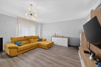 Apartamento T3 para Arrendamento em Águas Livres