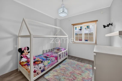 Apartamento T3 para Arrendamento em Águas Livres