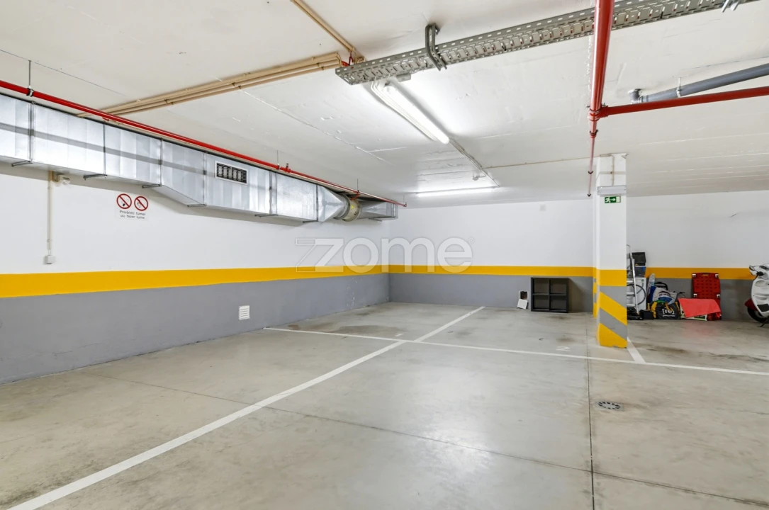 Apartamento T3 para Arrendamento em Águas Livres Foto 48