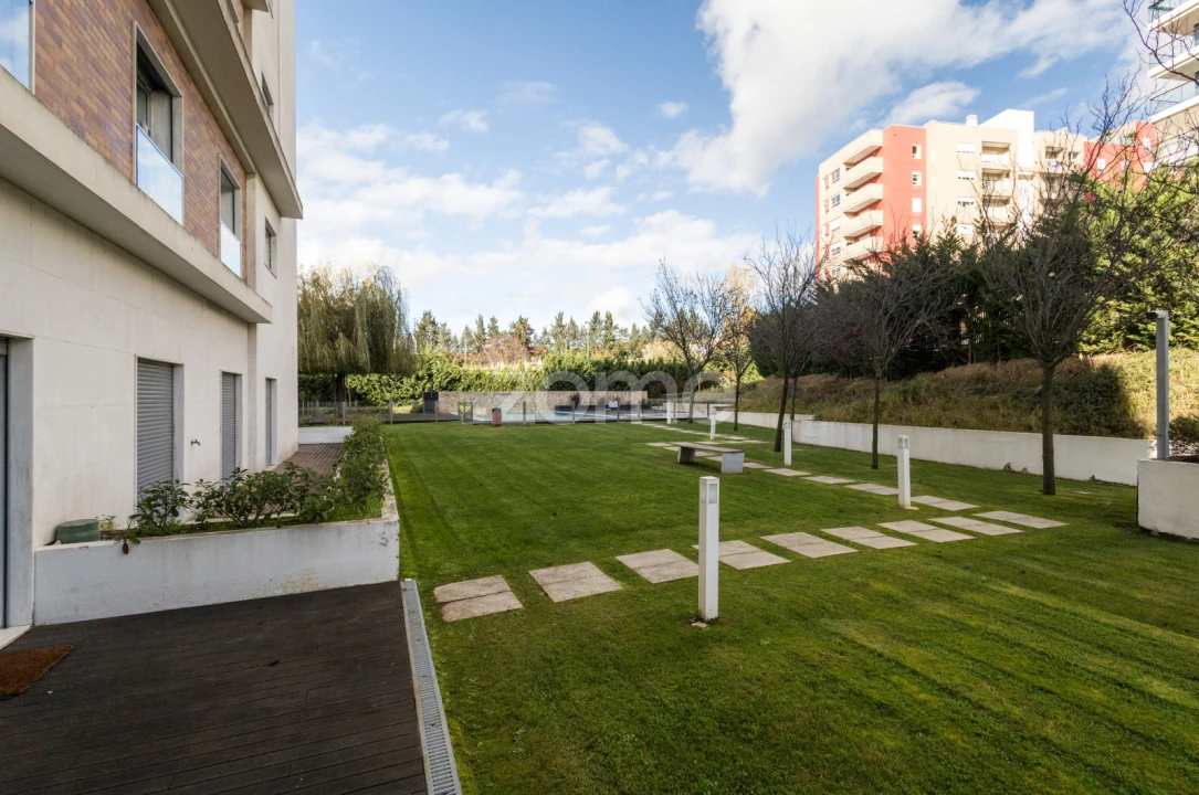 Apartamento T2 para Arrendamento em São Domingos de Benfica Foto 24