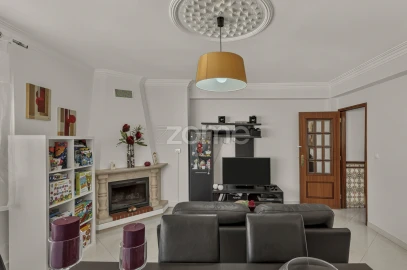 Apartamento T3 para Venda em Ramada e Caneças