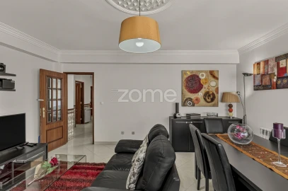 Apartamento T3 para Venda em Ramada e Caneças