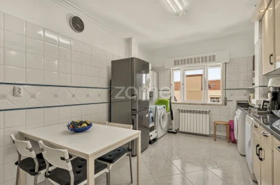 Apartamento T3 para Venda em Ramada e Caneças