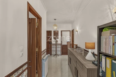 Apartamento T3 para Venda em Ramada e Caneças
