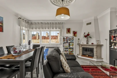 Apartamento T3 para Venda em Ramada e Caneças