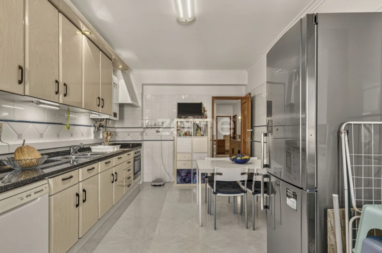 Apartamento T3 para Venda em Ramada e Caneças Foto 6