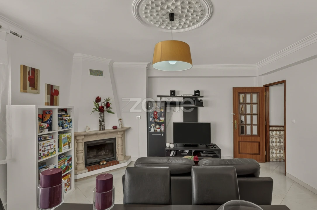 Apartamento T3 para Venda em Ramada e Caneças Foto 1