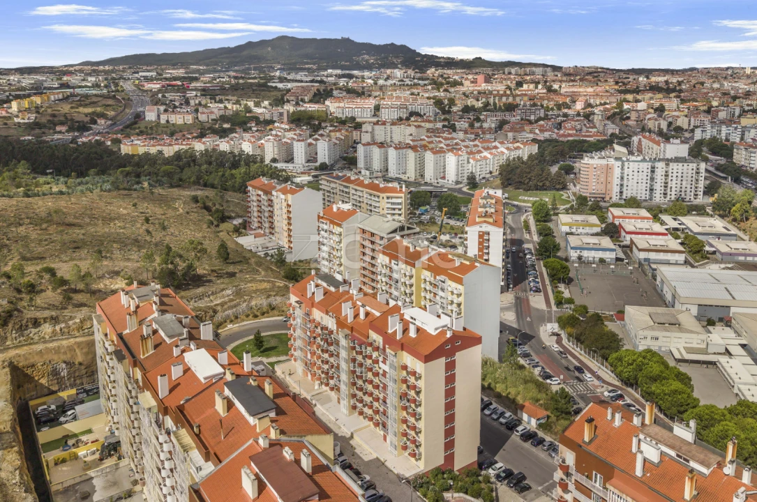 Apartamento T2 para Venda em Rio de Mouro Foto 22