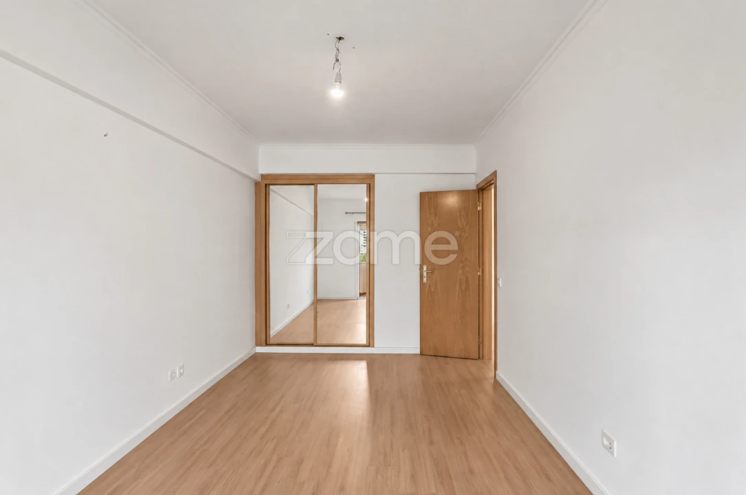 Apartamento T2 para Venda em Rio de Mouro Foto 17