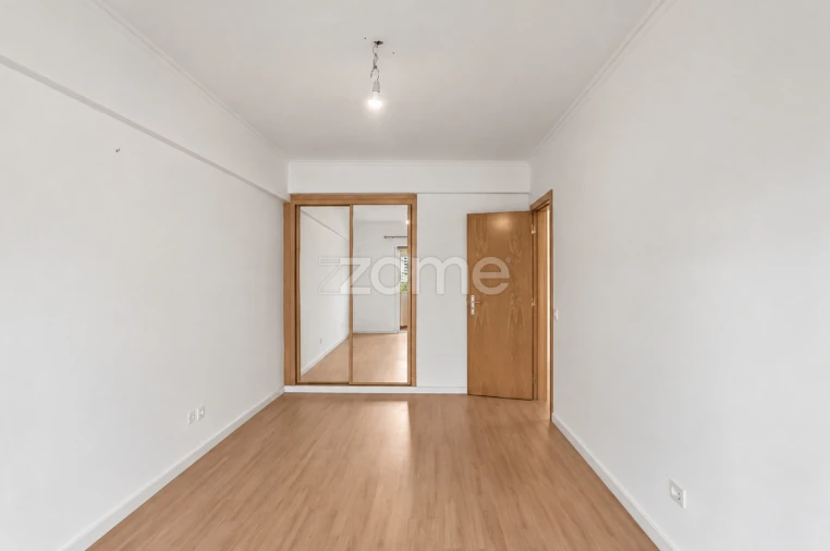 Apartamento T2 para Venda em Rio de Mouro Foto 17