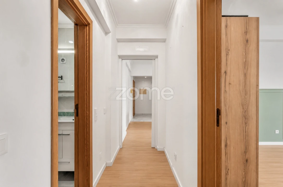 Apartamento T2 para Venda em Rio de Mouro Foto 18