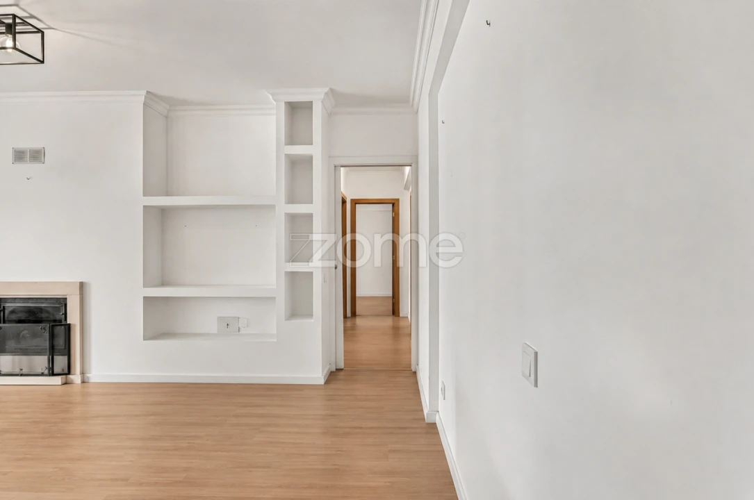 Apartamento T2 para Venda em Rio de Mouro Foto 9