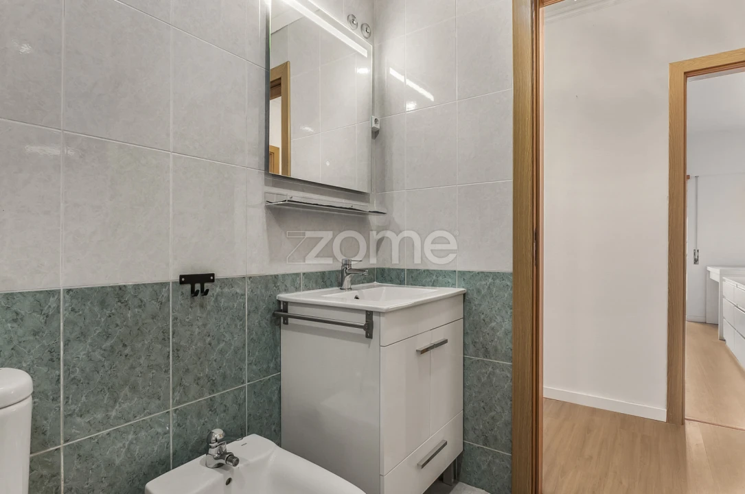 Apartamento T2 para Venda em Rio de Mouro Foto 11