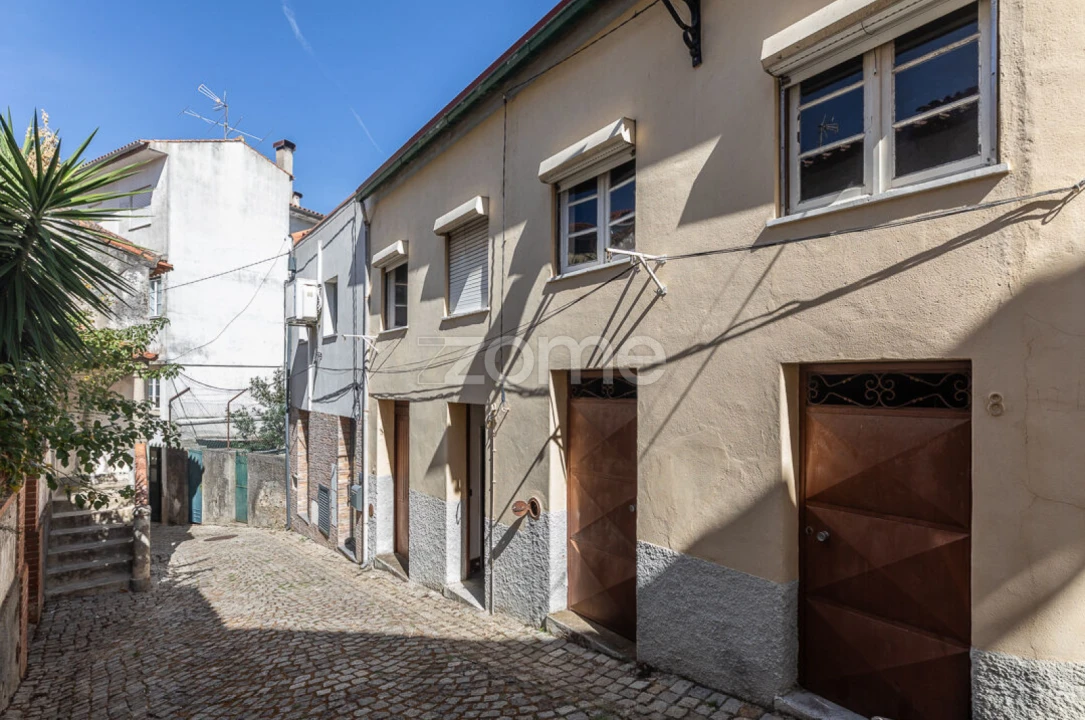 Moradia T4 para Venda em Arganil Foto 1