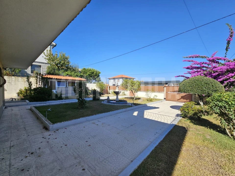 Moradia T4 para Venda em Espinho Foto 3