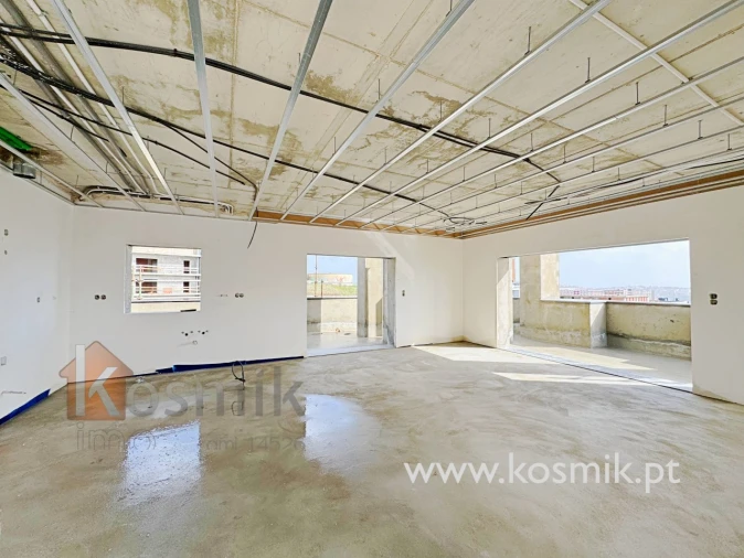 Apartamento T4 para Venda em Santo António dos Cavaleiros e Frielas Foto 21