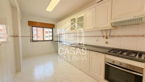 Apartamento T2 para Arrendamento em Cacém e São Marcos