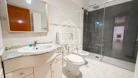 Apartamento T2 para Arrendamento em Cacém e São Marcos