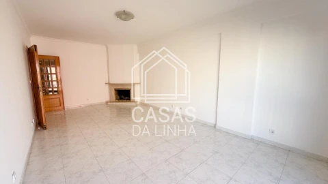 Apartamento T2 para Arrendamento em Cacém e São Marcos