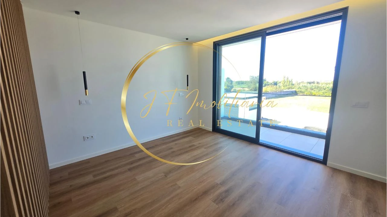 Moradia T4 para Venda em Aradas Foto 22