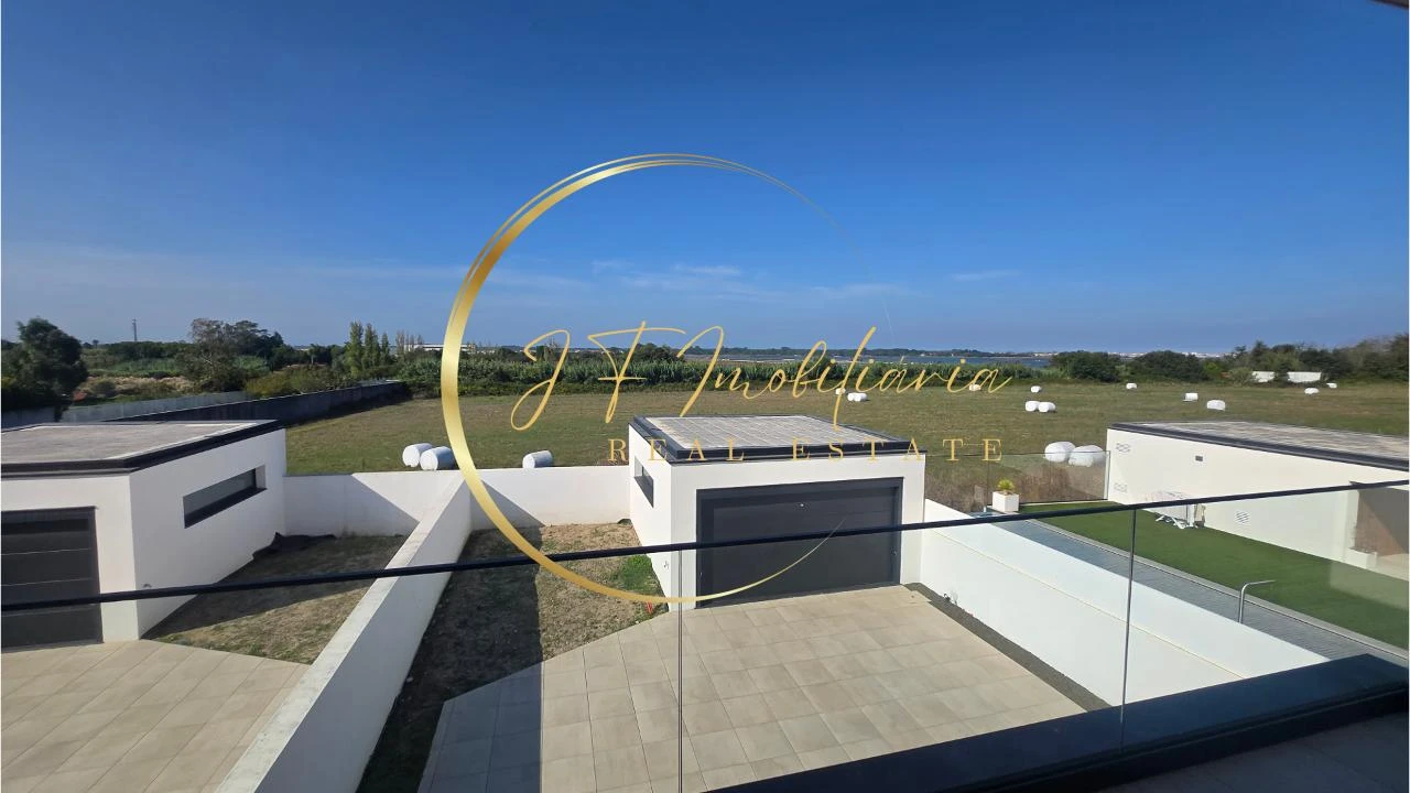 Moradia T4 para Venda em Aradas Foto 31