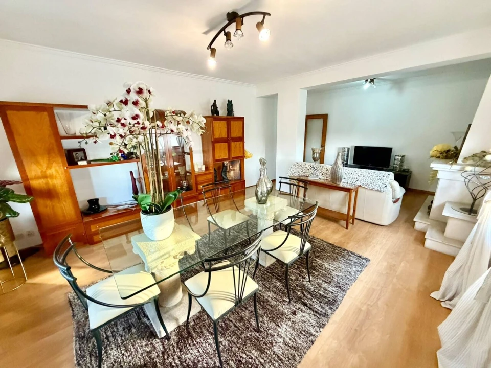 Apartamento T3 para Venda em Vilar de Andorinho Foto 1