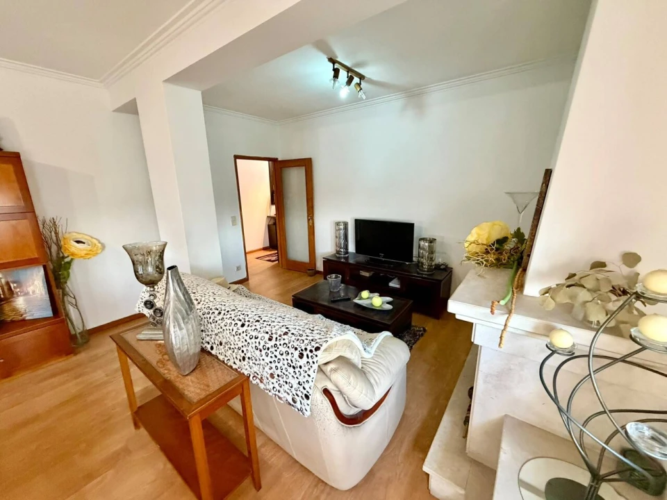 Apartamento T3 para Venda em Vilar de Andorinho Foto 3