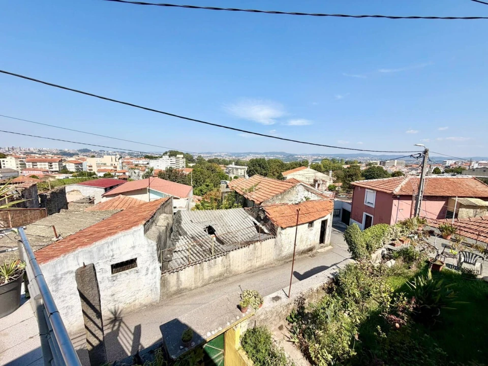 Moradia T2 para Venda em Oliveira do Douro Foto 3